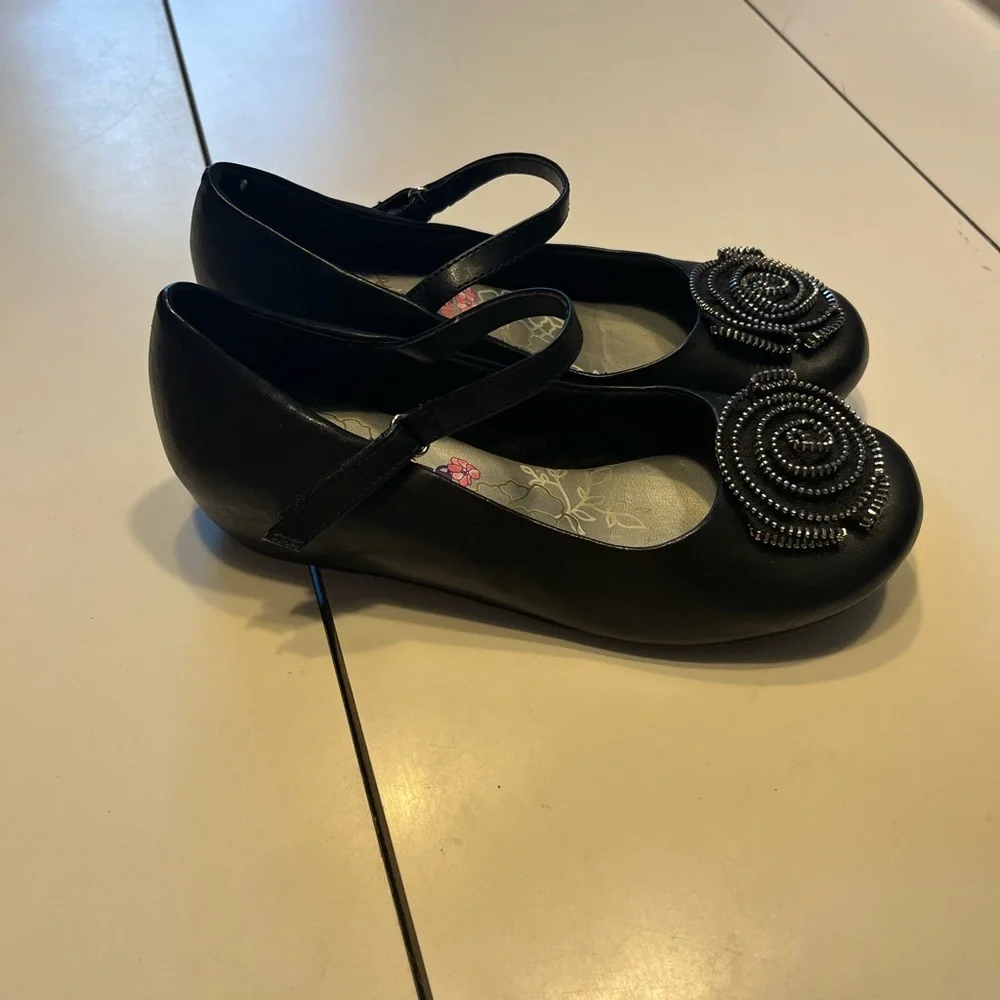 Disney Hannah Montana girls 2 black strap flats zipper detailed flower